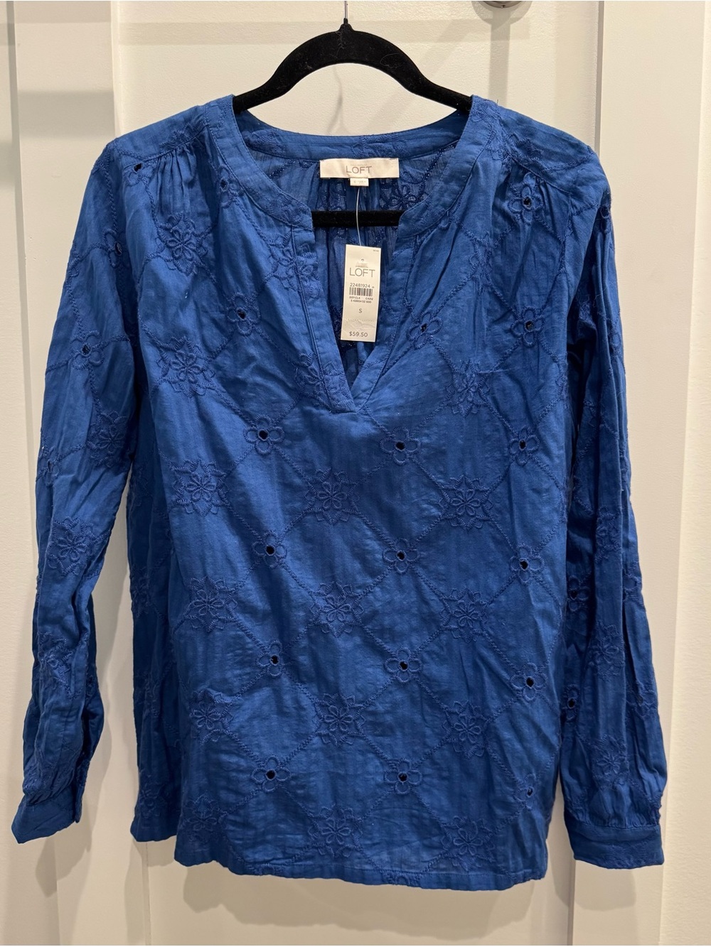 LOFT Women's Blue Embroidered V-Neck Long Sleeve Top Size Small